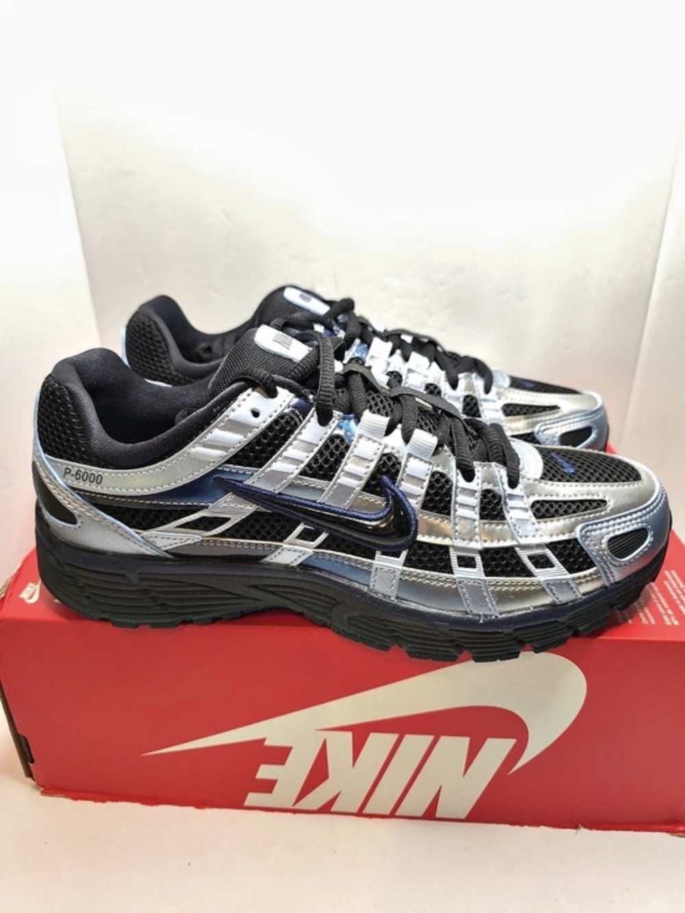 Nike Women's P-6000 sneakers in the Black, Hydrogen Blue, Midnight Navy Size 99